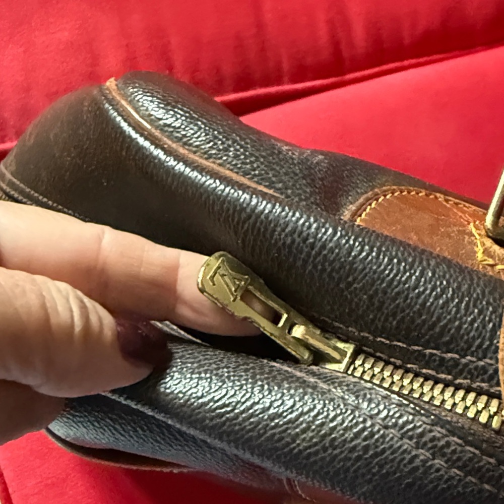 Have to sell ! Make me a reasonable offer ! 2000 Louis Vuitton bag - Picture 4 of 8